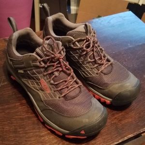 Men's Keen hiking tennis shoes